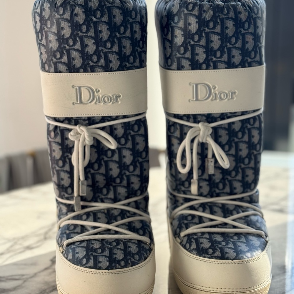 CHRISTIAN DIOR WHITE/DENIM BLUE/NAVY MOON BOOT SIZE RANGE 41-43 (I am a size 9)